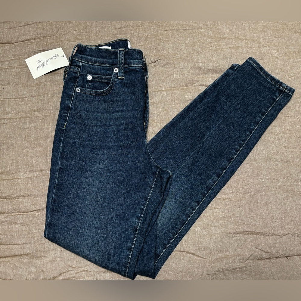 Universal Thread || High Rise Super Skinny Jean (Women's)